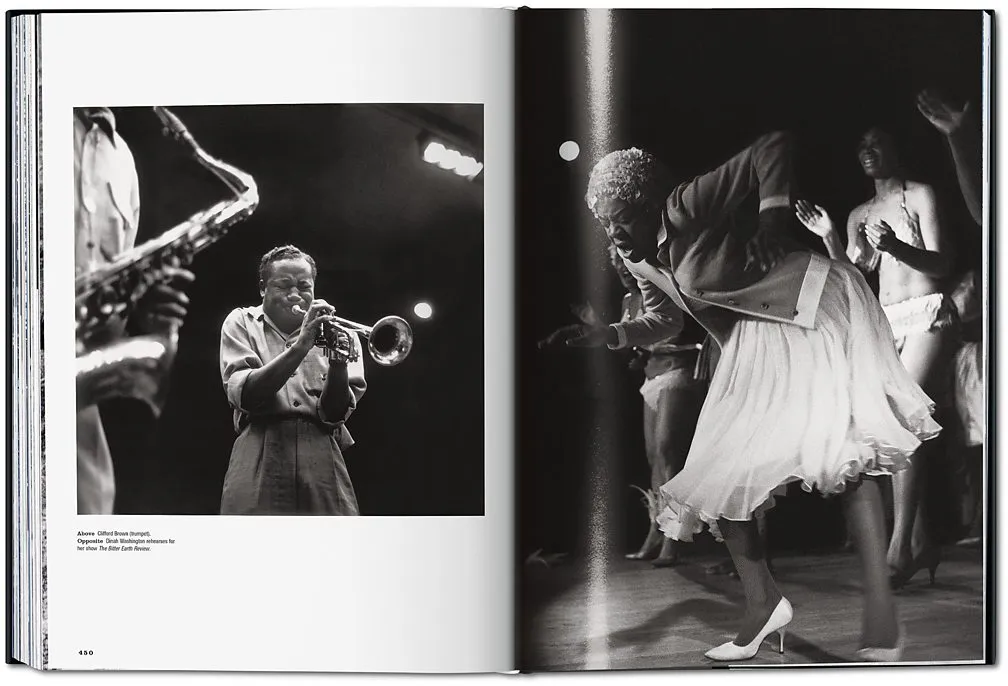 Esquerda: Clifford Brown (trompete) | À direita: Dinah Washington ensaia para seu programa The Bitter Earth Review © William Claxton