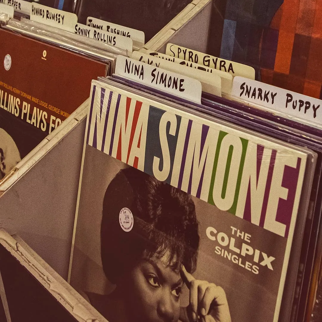 Nina Simone e a fusão do jazz com a MPB, são temas de cursos online do Instituto Ling