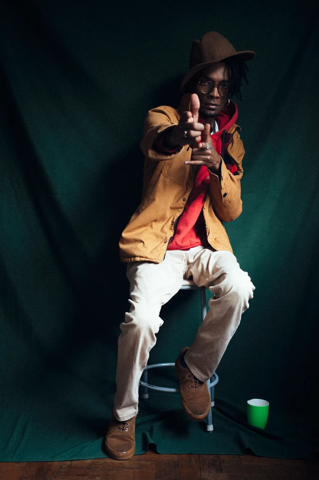Jonathan Ferr mistura jazz, rap, amor e caos em novo single ; Conheça 'Te Assistir Sorrir'