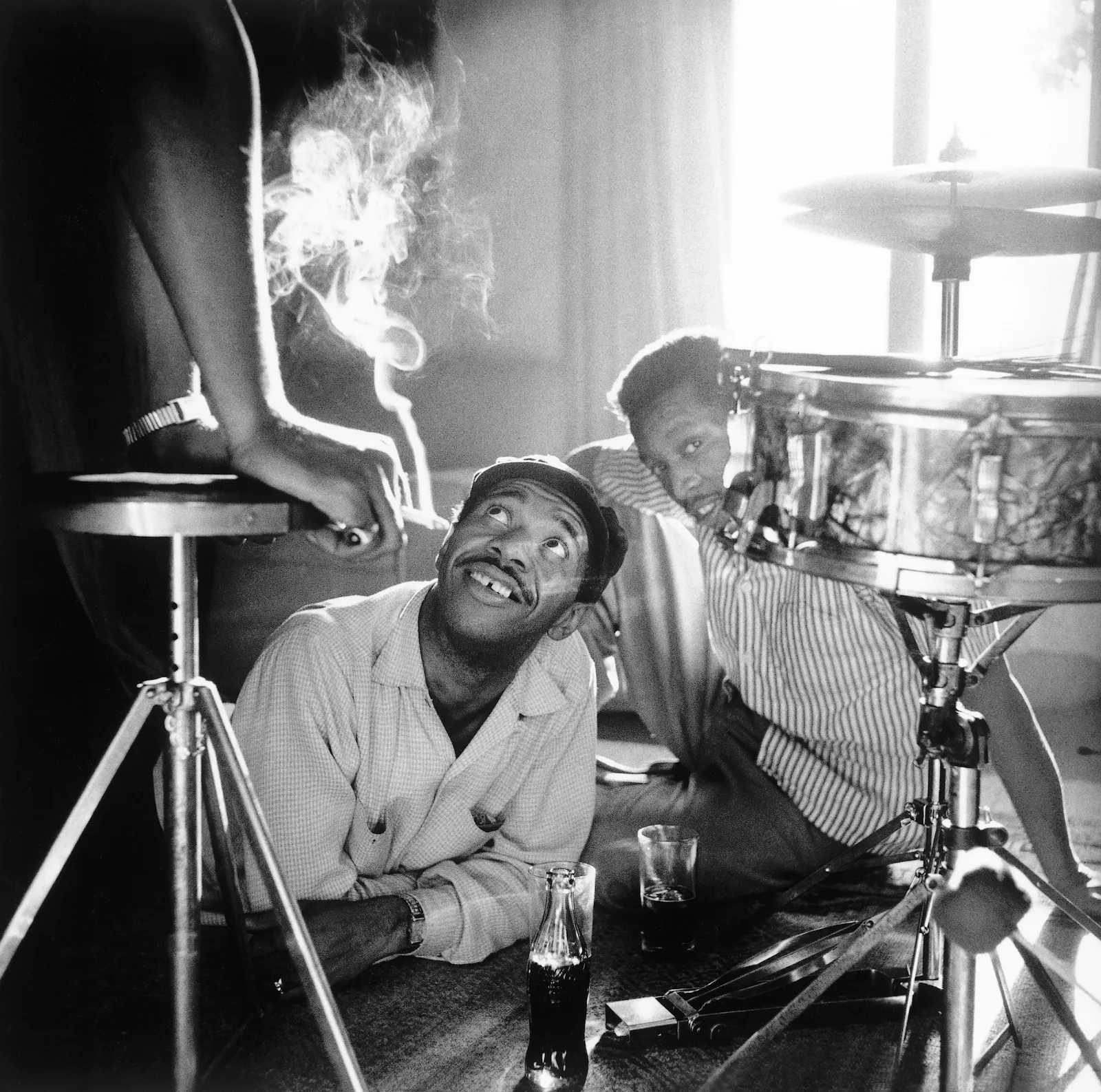 Philly Joe Jones (à esquerda) e Larance Marable, Falcon Lair, Beverly Hills. (William Claxton)