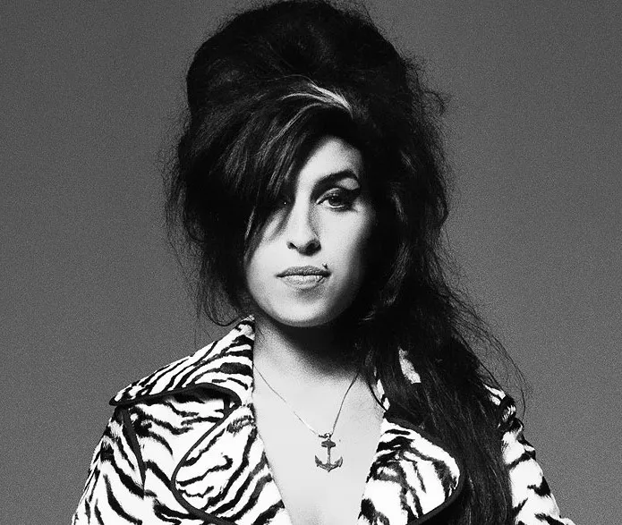 Cinebiografia de Amy Winehouse 'entra no forno'