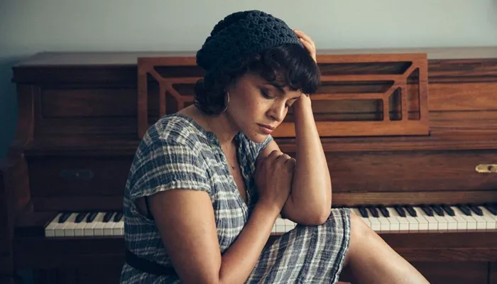 Norah Jones lança álbum 'Pick Me Up Off The Floor'; Ouça