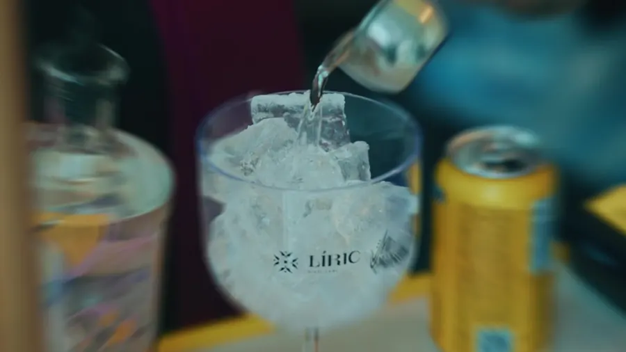 Líric: Drinks no bar